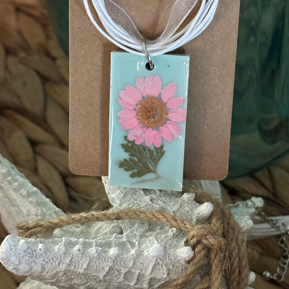Pastel dried flower pendant necklace